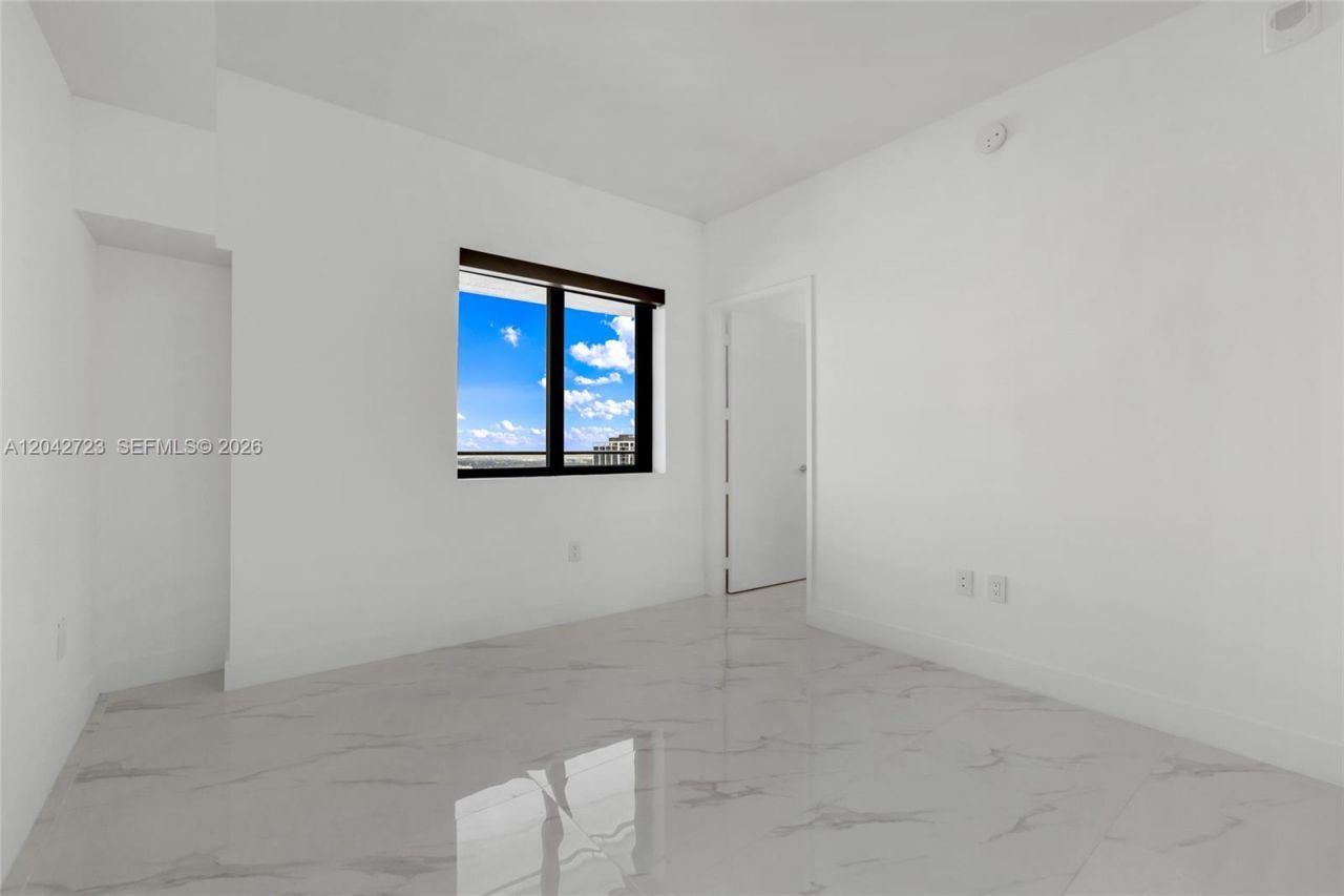 700 NE 24th St, Unit 4702, Miami, FL 33137 Photo