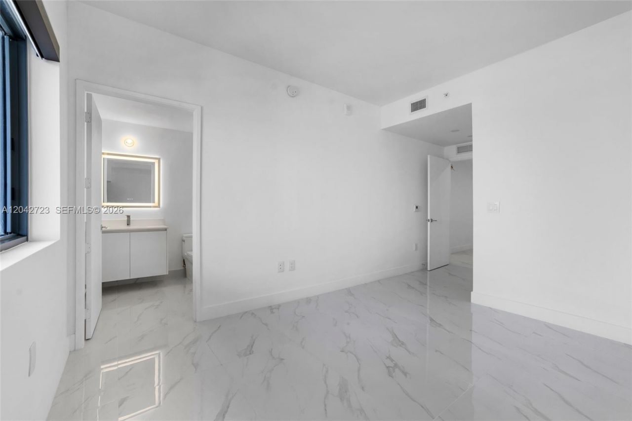 700 NE 24th St, Unit 4702, Miami, FL 33137 Photo