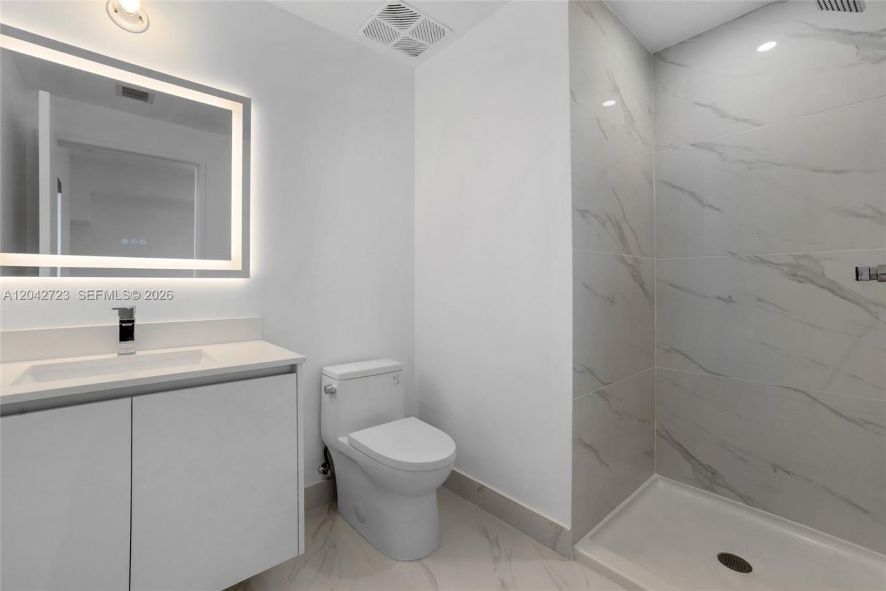 700 NE 24th St, Unit 4702, Miami, FL 33137 Photo