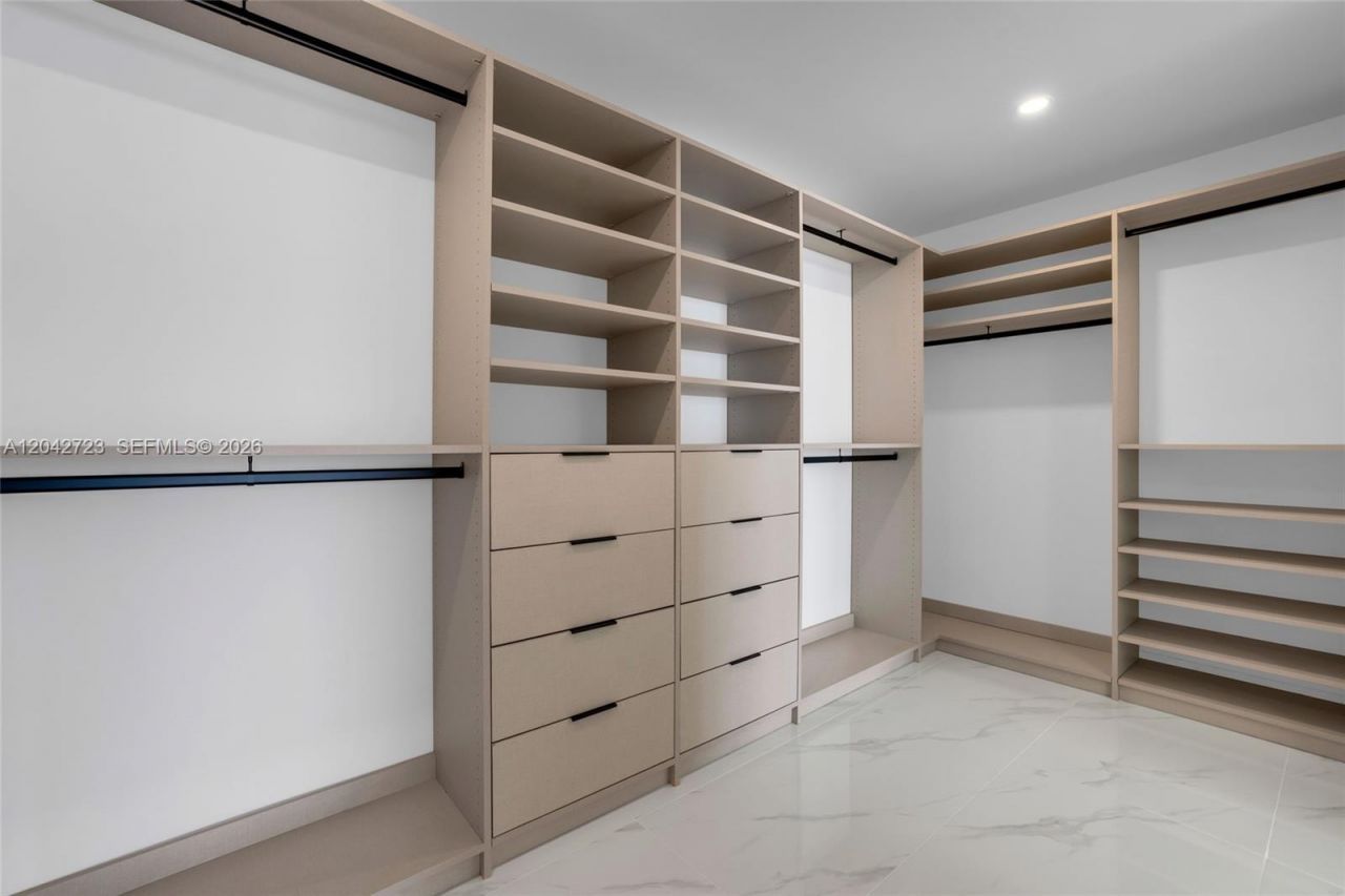 700 NE 24th St, Unit 4702, Miami, FL 33137 Photo