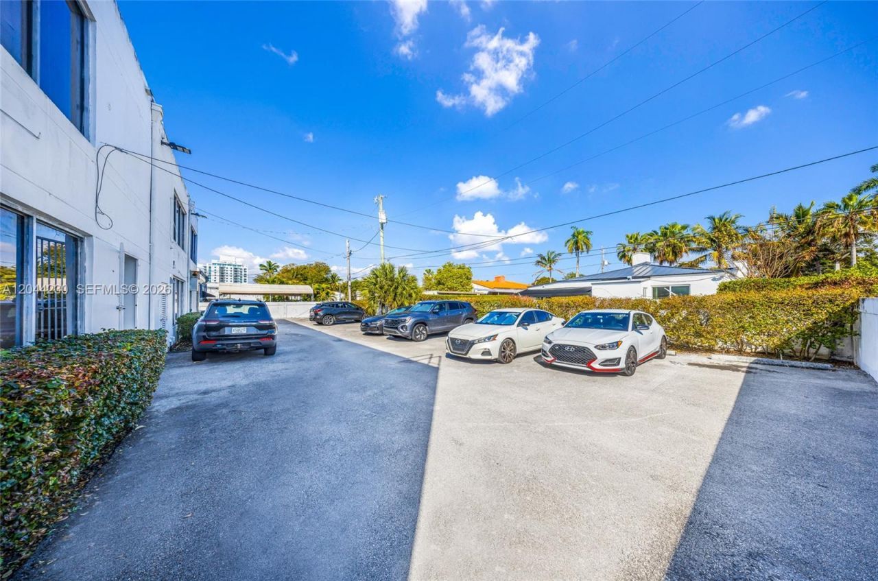 1235 SW 22nd St , Miami, FL 33145 Photo