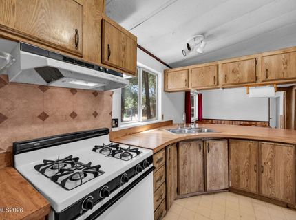 230 E Gepford Parkway, Sun Valley, NV 89433 Photo