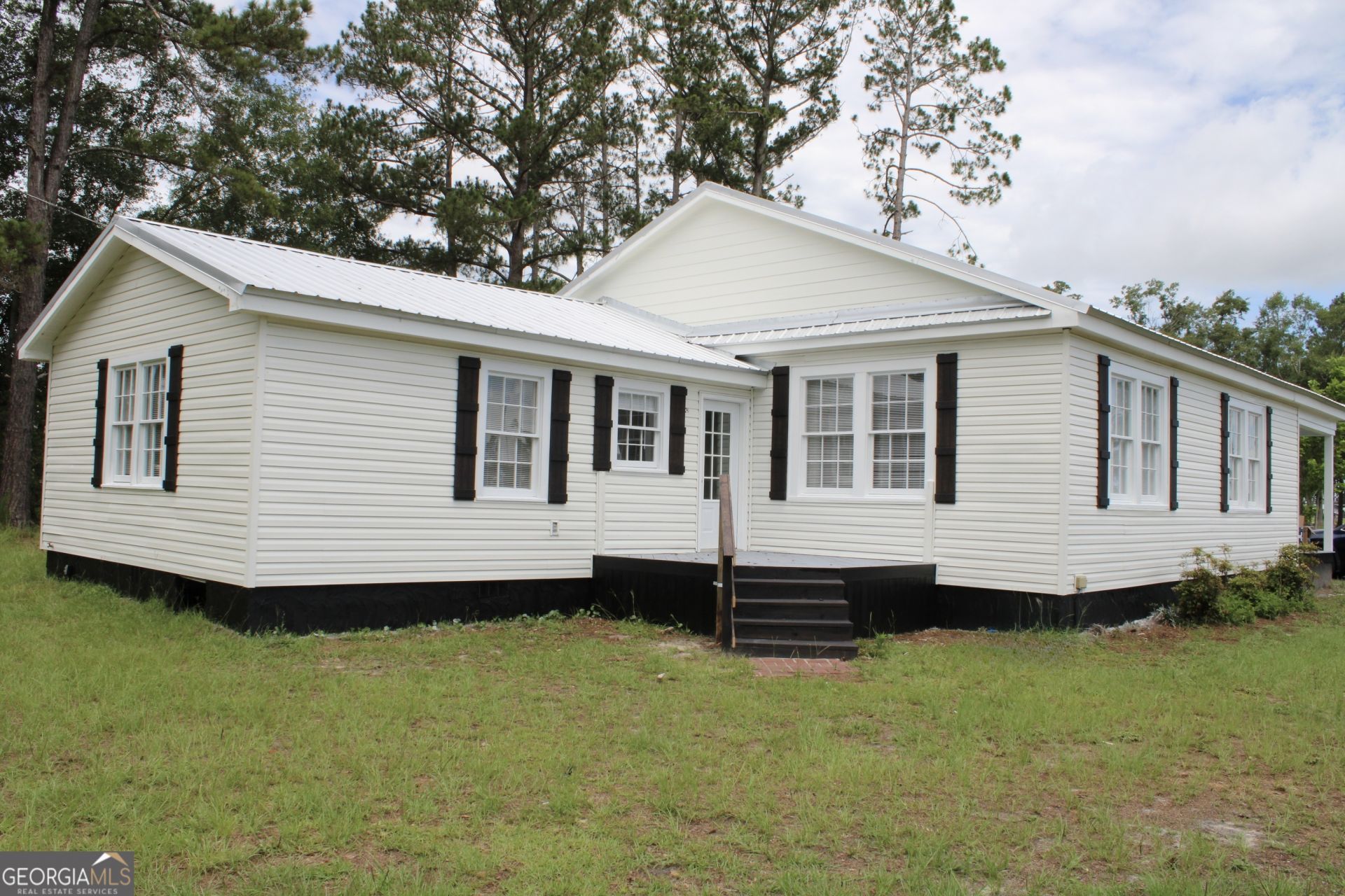 100 Ellis Jones Road, Baxley, GA 31513 Main Photo
