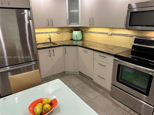 6039 Collins Ave , Unit 1205, Miami Beach, FL 33140