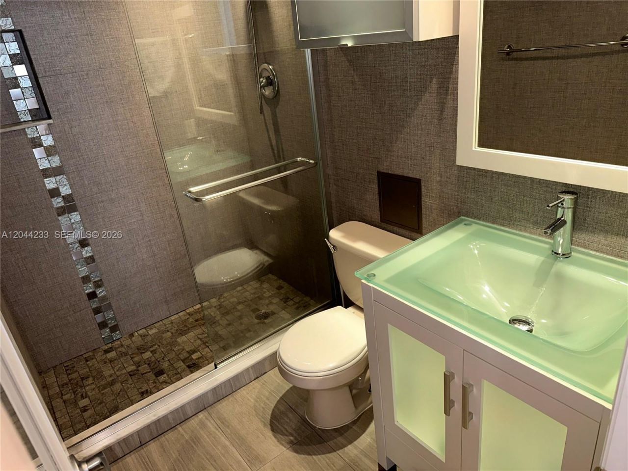 6039 Collins Ave, Unit 1205, Miami Beach, FL 33140 Photo