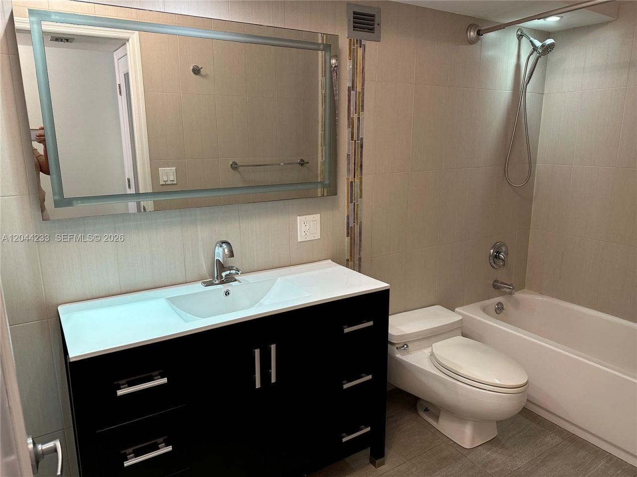 6039 Collins Ave , Unit 1205, Miami Beach, FL 33140 Photo