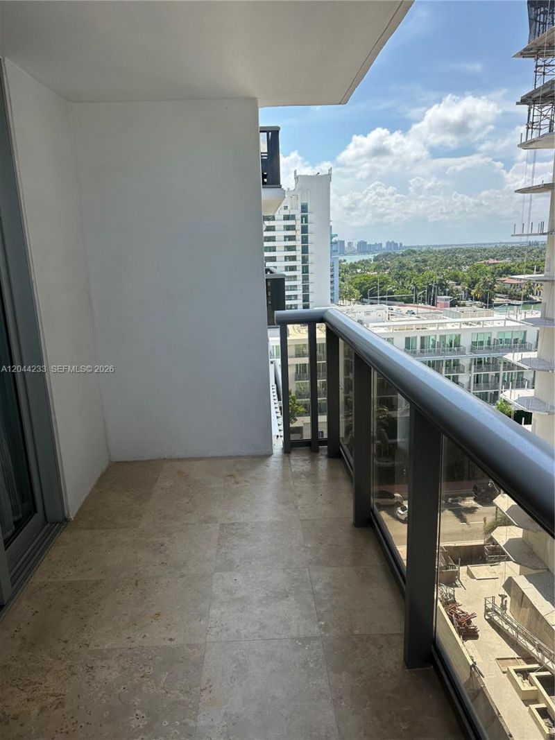 6039 Collins Ave, Unit 1205, Miami Beach, FL 33140 Photo