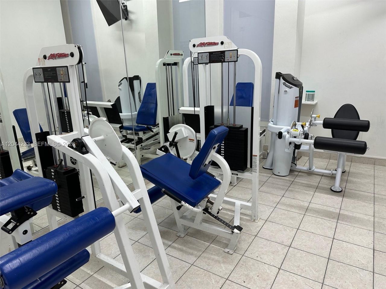 6039 Collins Ave, Unit 1205, Miami Beach, FL 33140 Photo