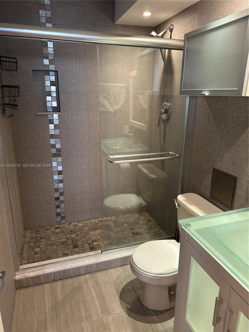6039 Collins Ave , Unit 1205, Miami Beach, FL 33140 Photo