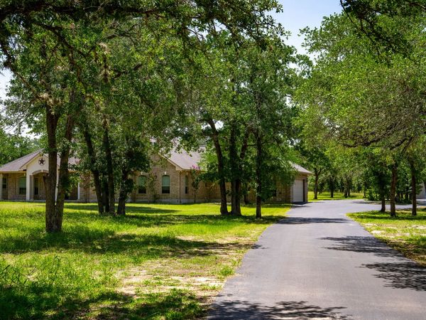 282 SHANNON RDG, Floresville, TX 78114
