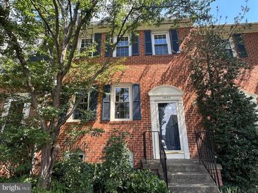 10152 VILLAGE KNOLLS COURT, OAKTON, VA 22124