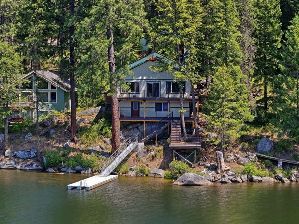 421 Eastshore Rd, Newport, WA 99156