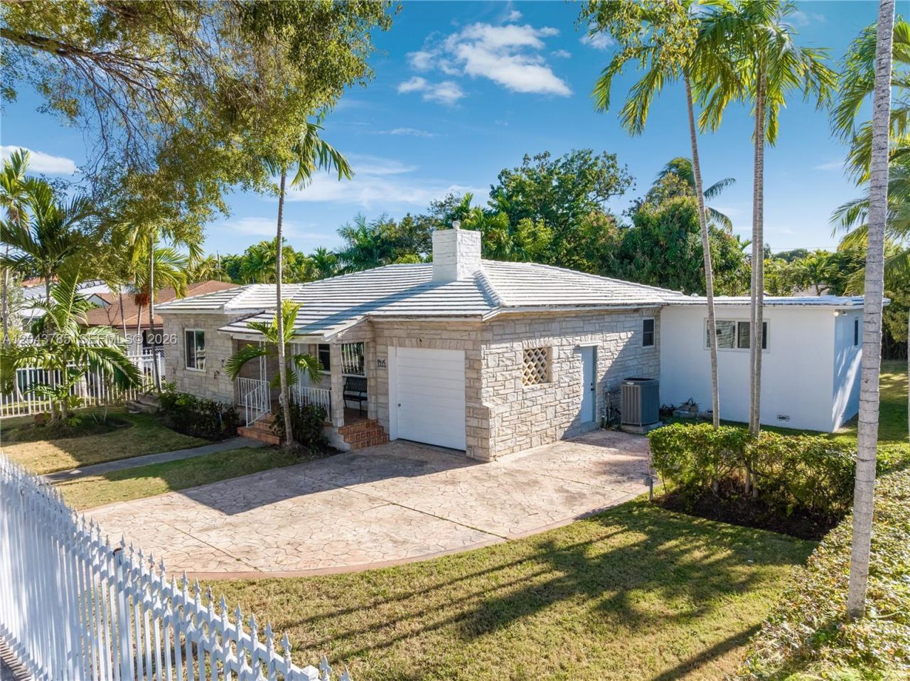 820 SW 26th Rd , Miami, FL 33129 Photo