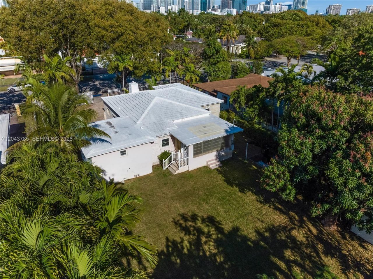 820 SW 26th Rd , Miami, FL 33129 Photo