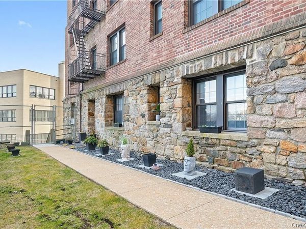 23 Old Mamaroneck Road, Unit ST4, White Plains, NY 10605