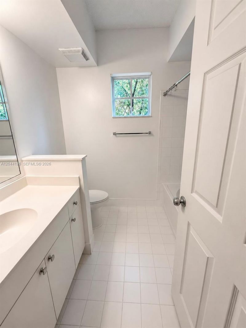 17145 N Bay Rd, Unit 4307, Sunny Isles Beach, FL 33160 Photo