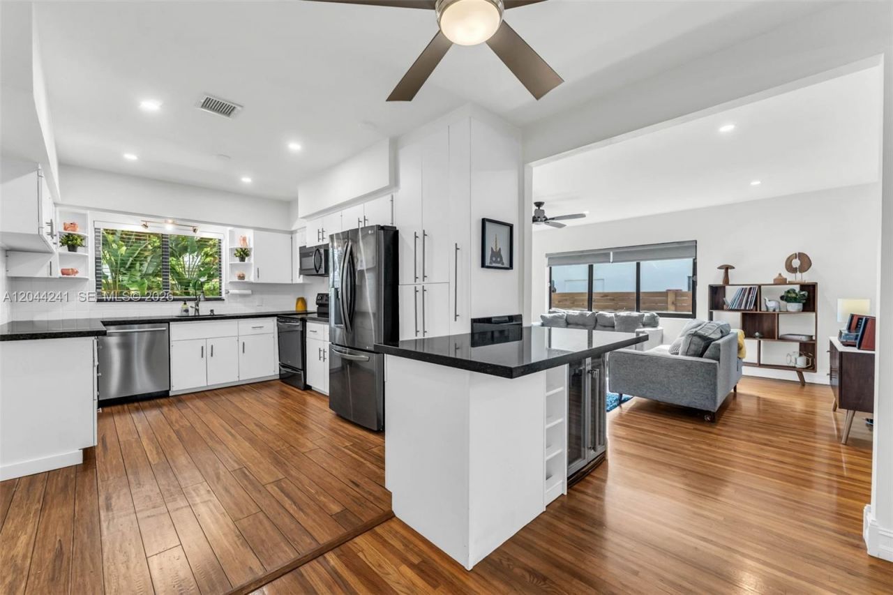 2220 SW 25th St , Miami, FL 33133 Photo