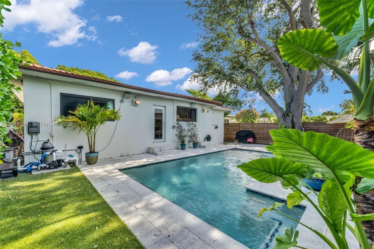 2220 SW 25th St , Miami, FL 33133 Photo