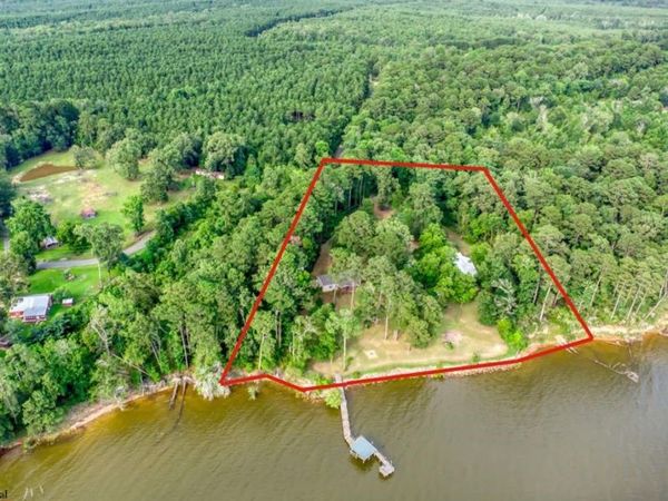 66 FOWLER Lane, Converse, LA 71419
