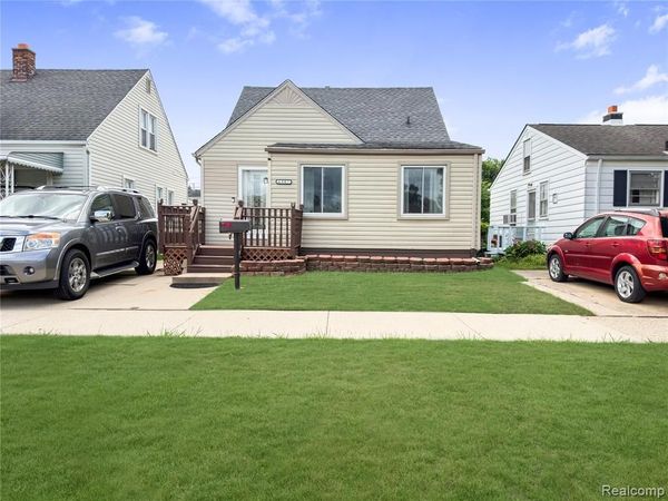 6907 Orchard Avenue, Dearborn, MI 48126