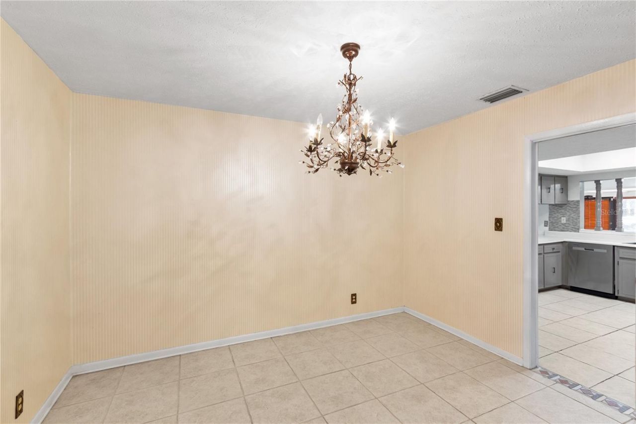 11016 Saginaw Drive, Tampa, FL 33617 Photo