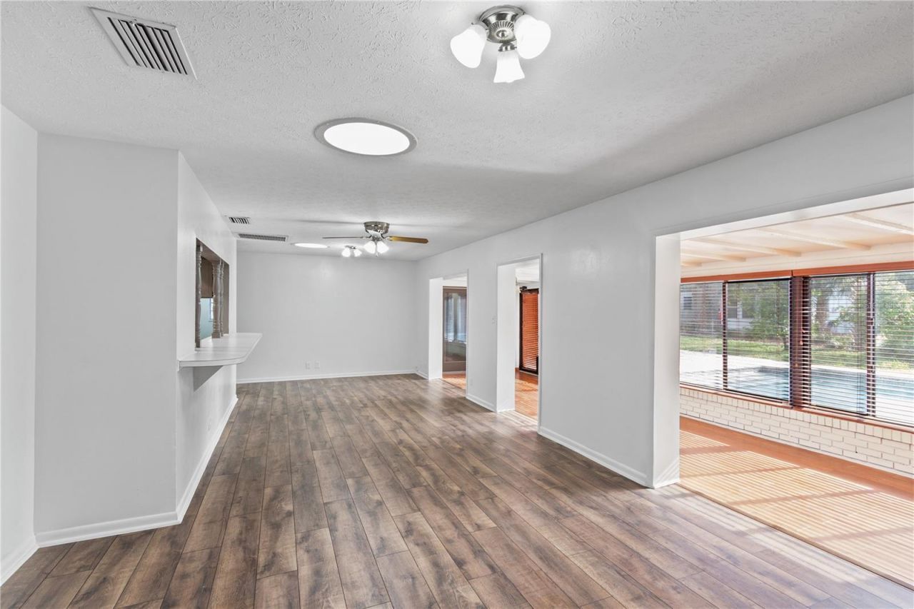 11016 Saginaw Drive, Tampa, FL 33617 Photo