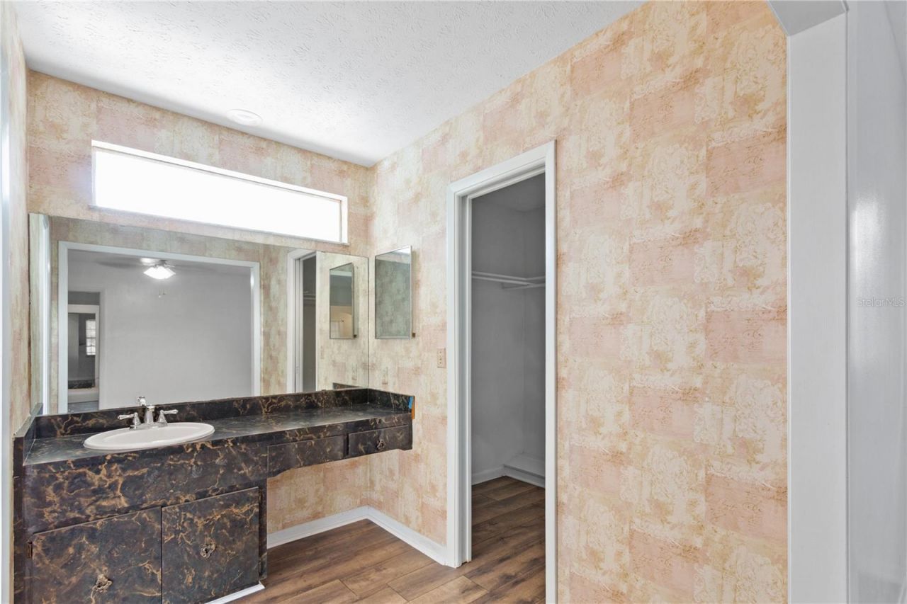 11016 Saginaw Drive, Tampa, FL 33617 Photo