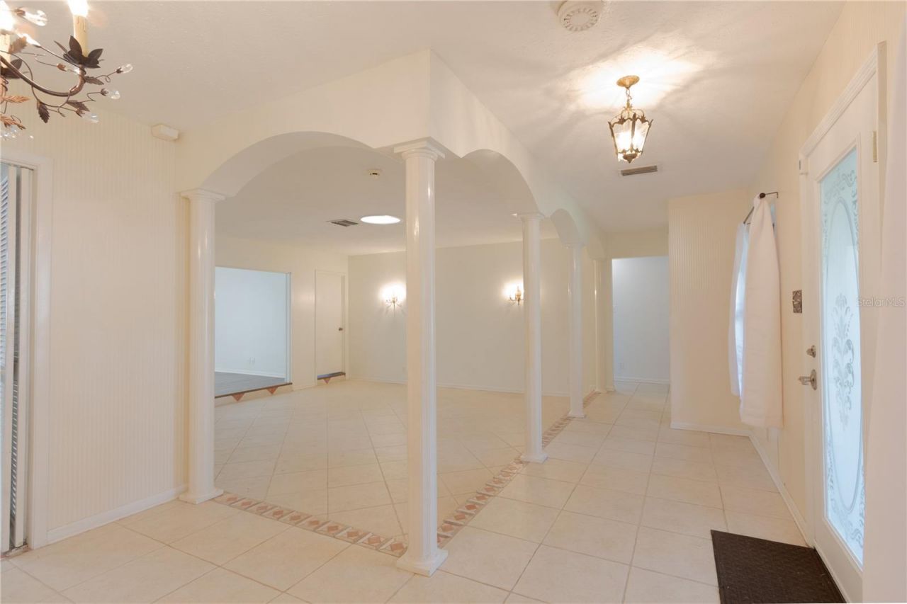 11016 Saginaw Drive, Tampa, FL 33617 Photo