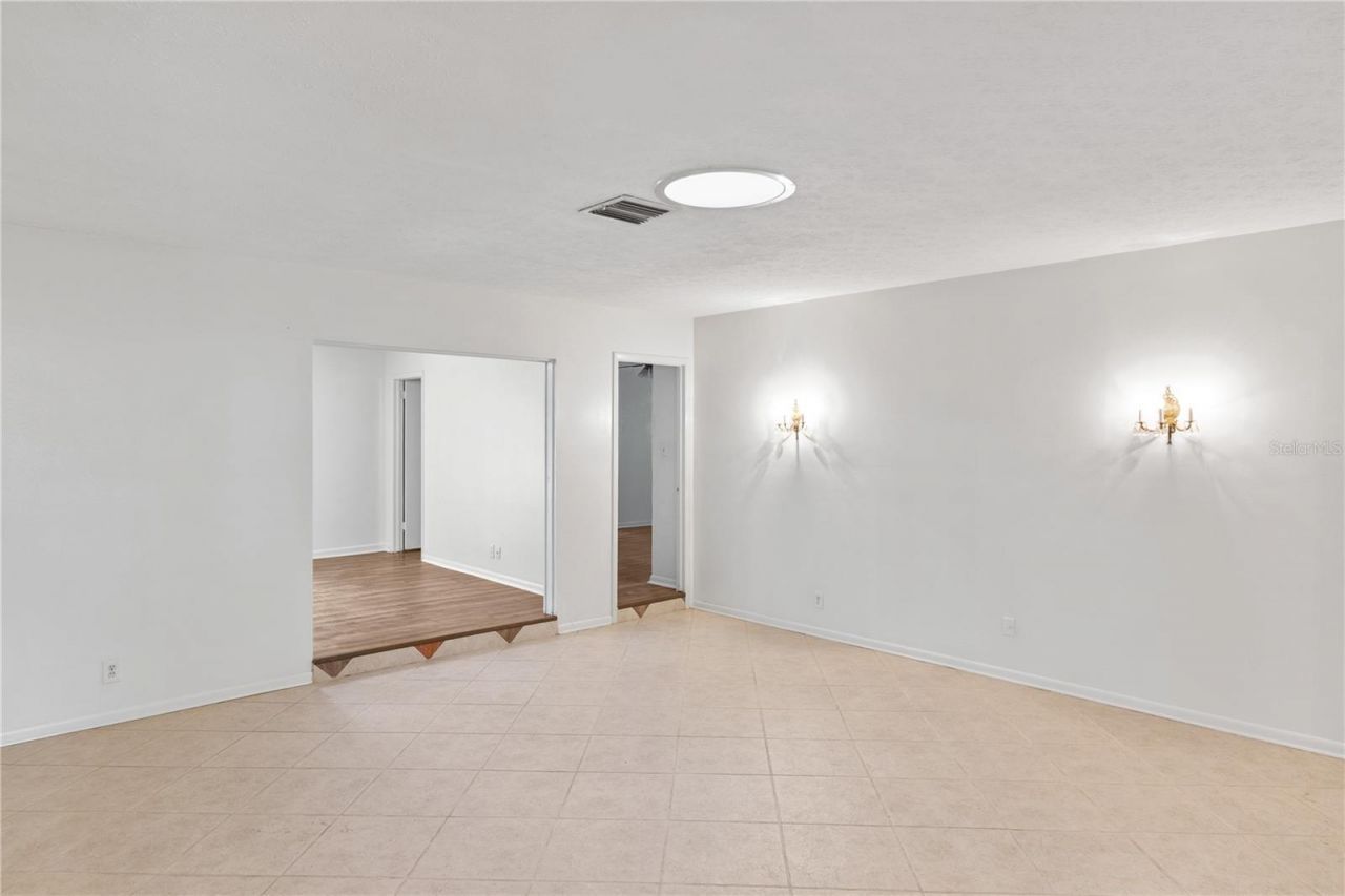 11016 Saginaw Drive, Tampa, FL 33617 Photo