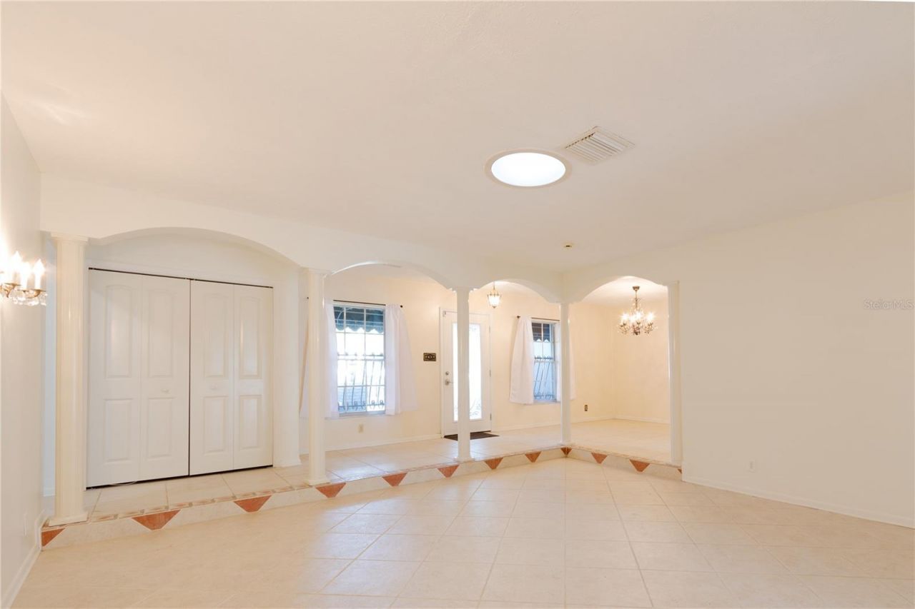 11016 Saginaw Drive, Tampa, FL 33617 Photo