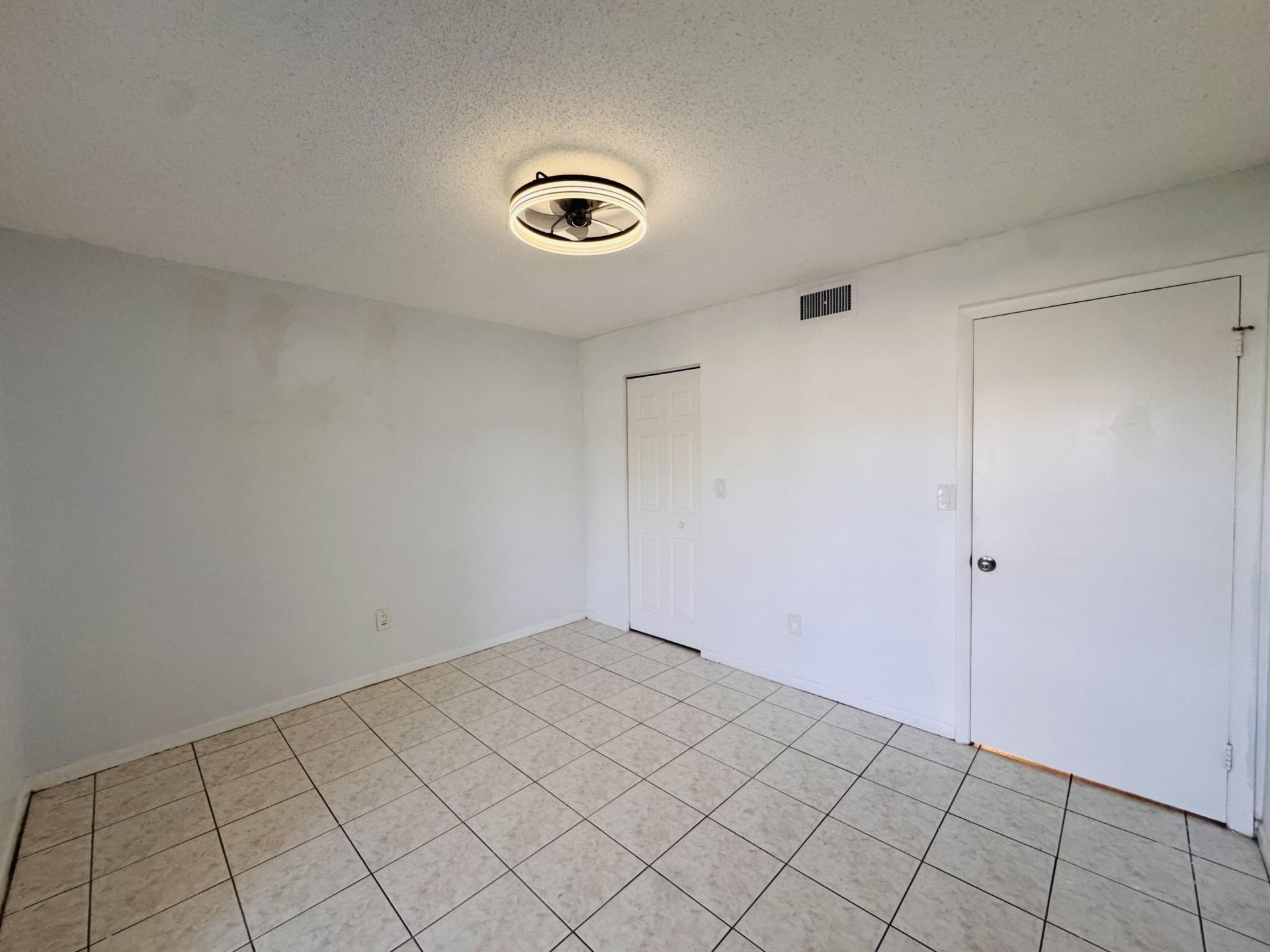 809 NE 199th Street, Unit 105-7, Miami, FL 33179 Photo