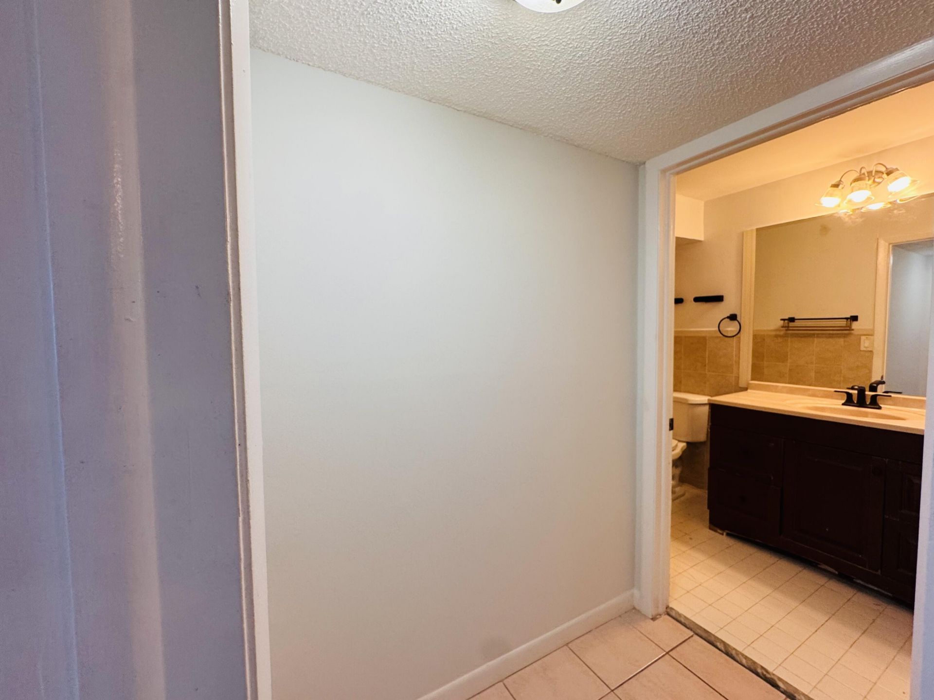 809 NE 199th Street, Unit 105-7, Miami, FL 33179 Photo