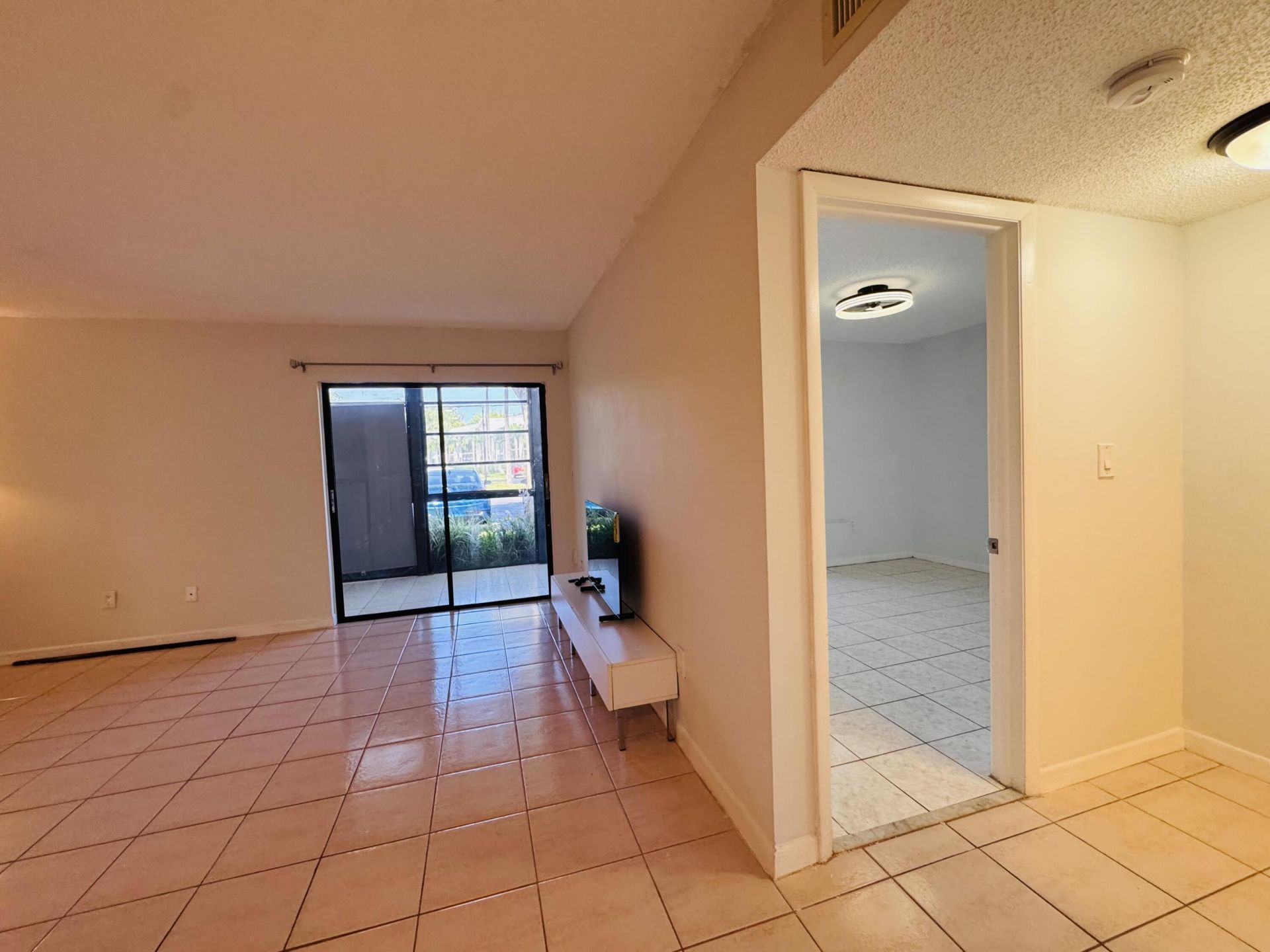 809 NE 199th Street, Unit 105-7, Miami, FL 33179 Photo