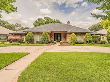 6724 Blue Meadow Drive, Fort Worth, TX 76132