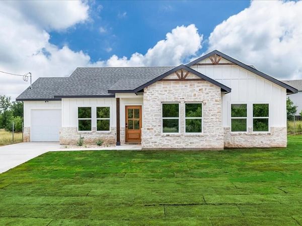 5652 Black Pine Circle, Granbury, TX 76048