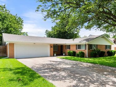 5609 Westcreek Drive, Fort Worth, TX 76133