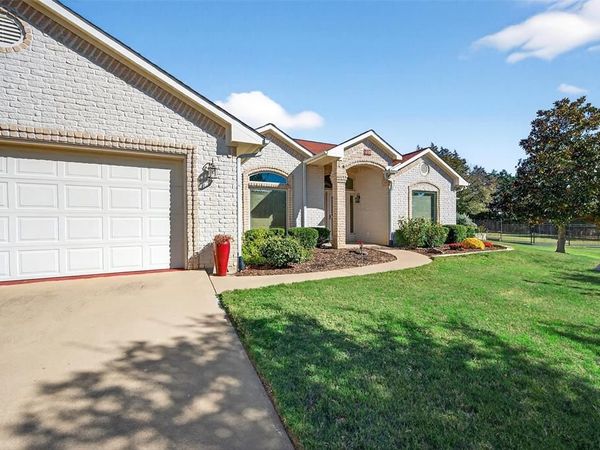 200 Cayuga Trail, Lake Kiowa, TX 76240