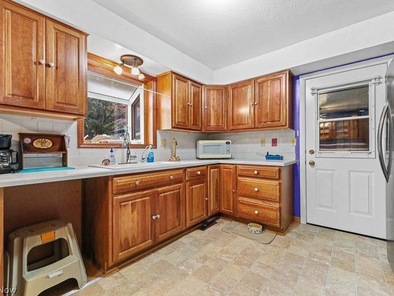 5260 Huckleberry Street NW, North Canton, OH 44720 Photo 6