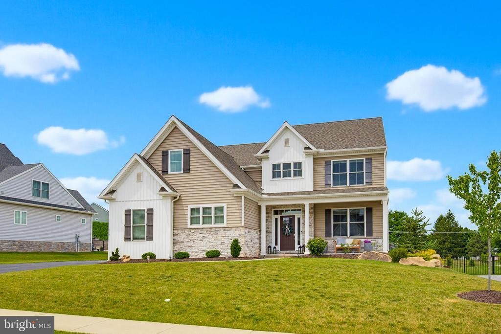 719 Oxford Drive, York, PA 17406 Main Photo