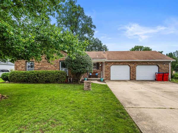 108 N Turner Drive, Mahomet, IL 61853