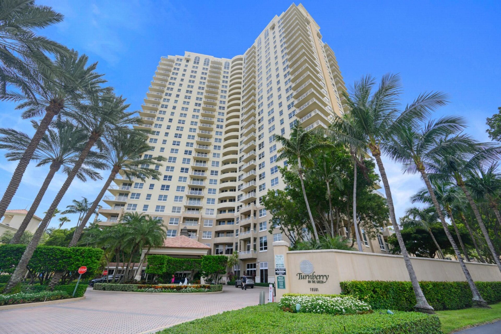 19501 W Country Club Drive, Unit 1412, Aventura, FL 33180 Photo