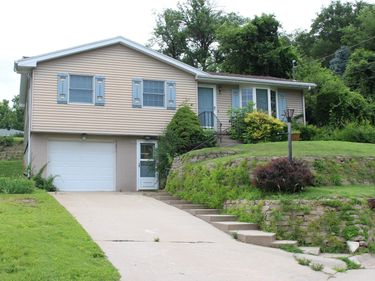 27 BONNIE BRAE Circle, COUNCIL BLUFFS, IA 51503