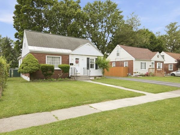 221 Beechwood Avenue, Liverpool, NY 13088