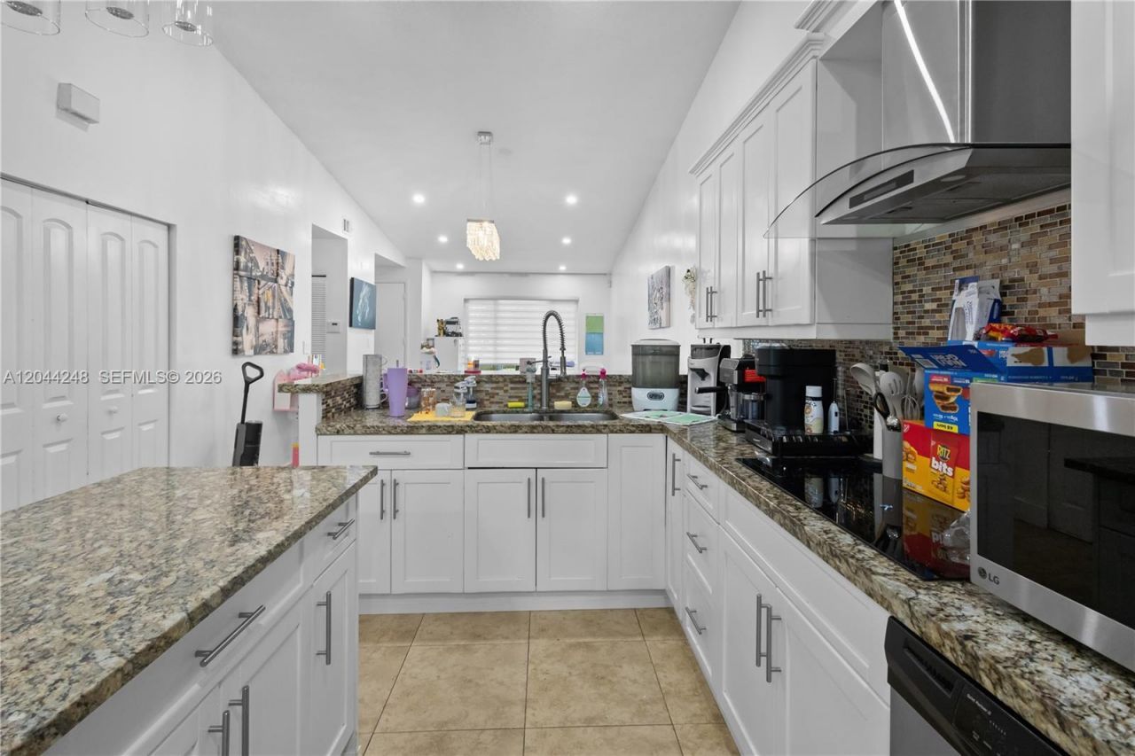 10358 NW 128th Ter , Hialeah Gardens, FL 33018 Photo