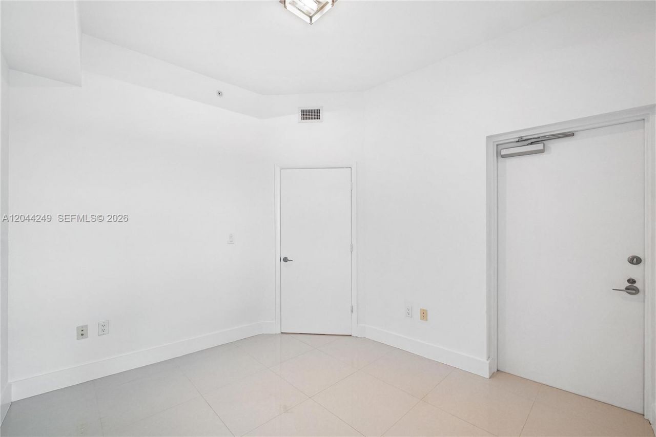 2020 N Bayshore Dr , Unit 3904, Miami, FL 33137 Photo