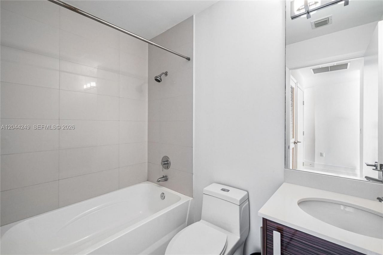 2020 N Bayshore Dr , Unit 3904, Miami, FL 33137 Photo