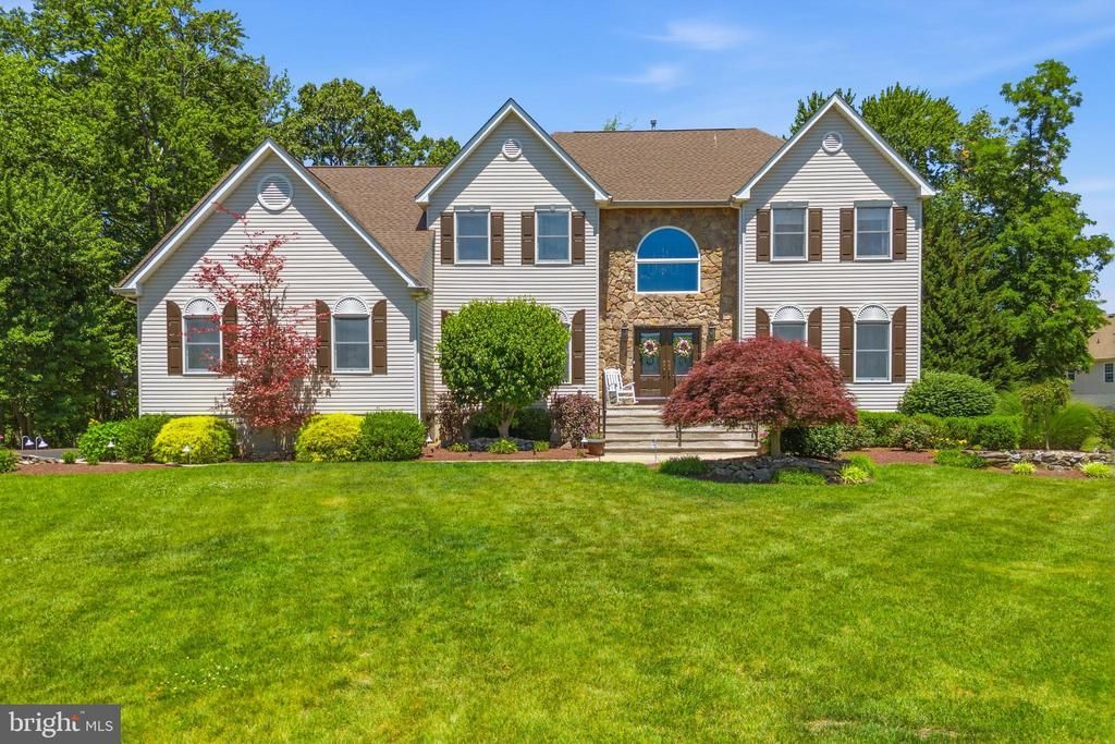 16 Kings Court, Monroe Township, NJ 08831 Main Photo
