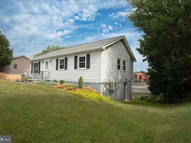 102 LINWOOD COURT , STEPHENS CITY, VA 22655