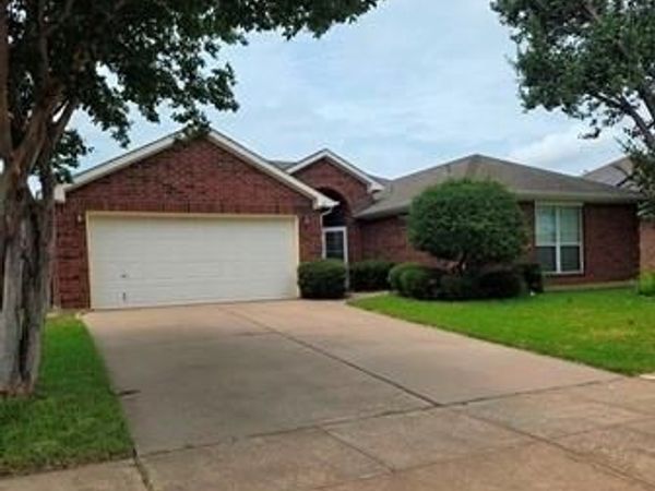 307 Dimes Street, Arlington, TX 76002