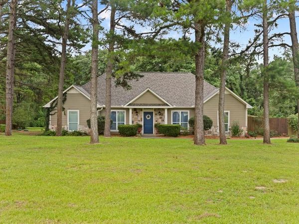 16702 Meadow Crest Drive , Lindale, TX 75771